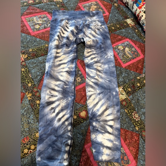 Tory Burch Sport seamless tie dye leggings. Navy w/white tie dye. Sz.  Medium. - Picture 14 of 15